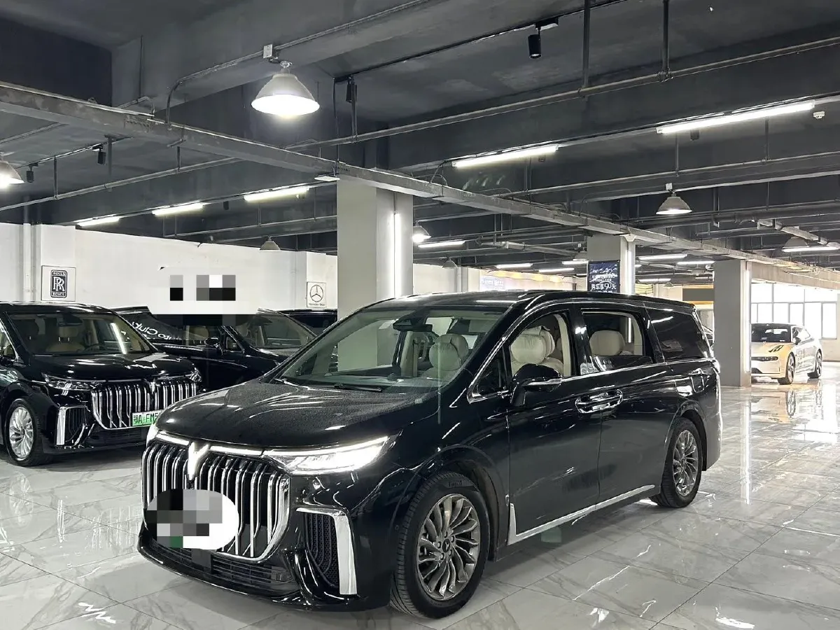 2024 Voyah Dream 1.5T 150HP L4 PHEV 43KWH,autocango,china used car exporter,china ev exporter,chinese used car exporter,chinese used ev exporter
