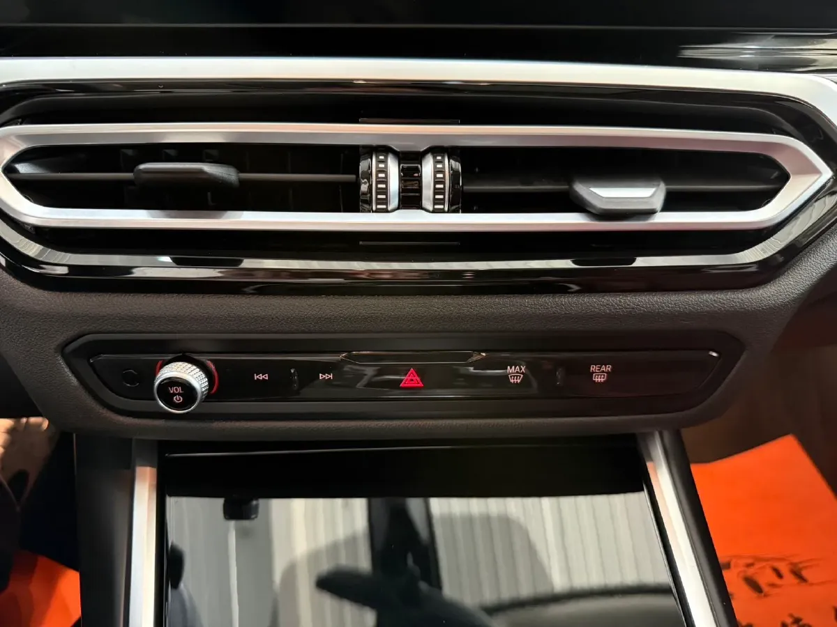 2023 BMW 3 Series 2.0T 156HP L4 8AT,autocango,china used car exporter,china ev exporter,chinese used car exporter,chinese used ev exporter