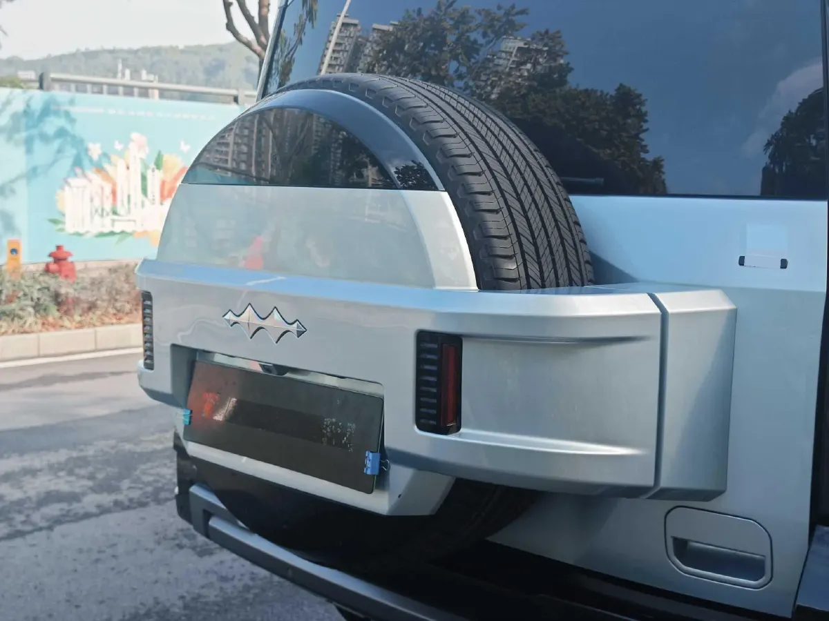 2025 FangChengBao Bao 8 2.0T 245HP L4 E-CVT PHEV 36.8KWH,autocango,china used car exporter,china ev exporter,chinese used car exporter,chinese used ev exporter