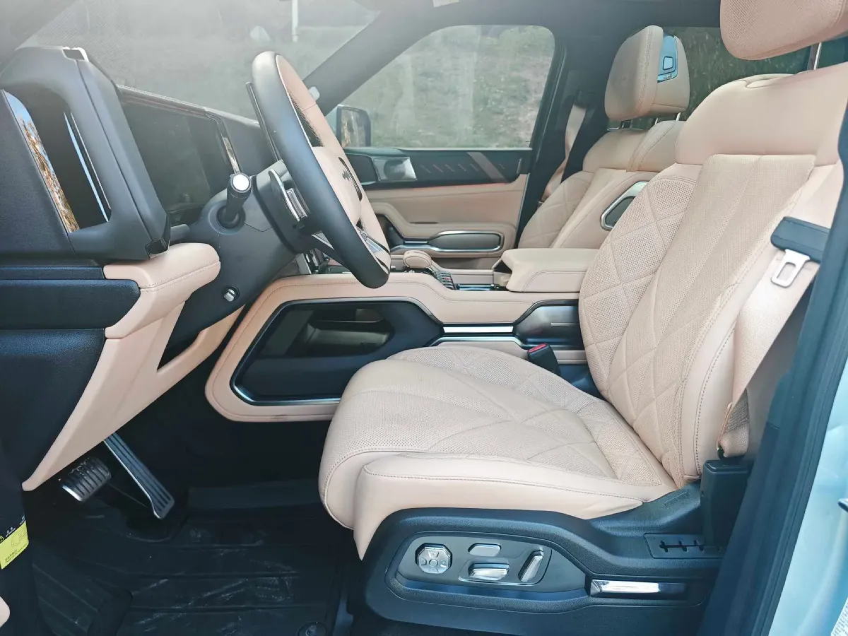 2025 FangChengBao Bao 8 2.0T 245HP L4 E-CVT PHEV 36.8KWH,autocango,china used car exporter,china ev exporter,chinese used car exporter,chinese used ev exporter