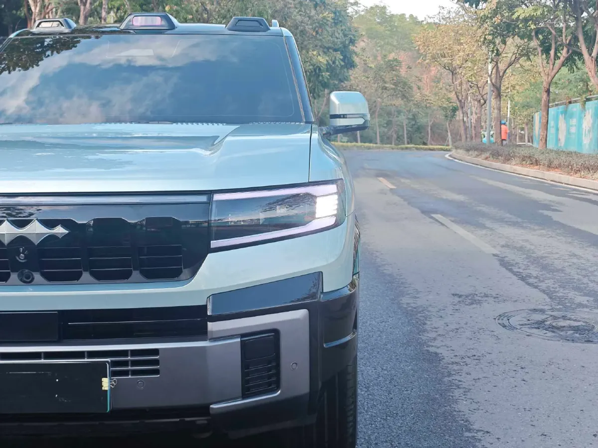 2025 FangChengBao Bao 8 2.0T 245HP L4 E-CVT PHEV 36.8KWH,autocango,china used car exporter,china ev exporter,chinese used car exporter,chinese used ev exporter