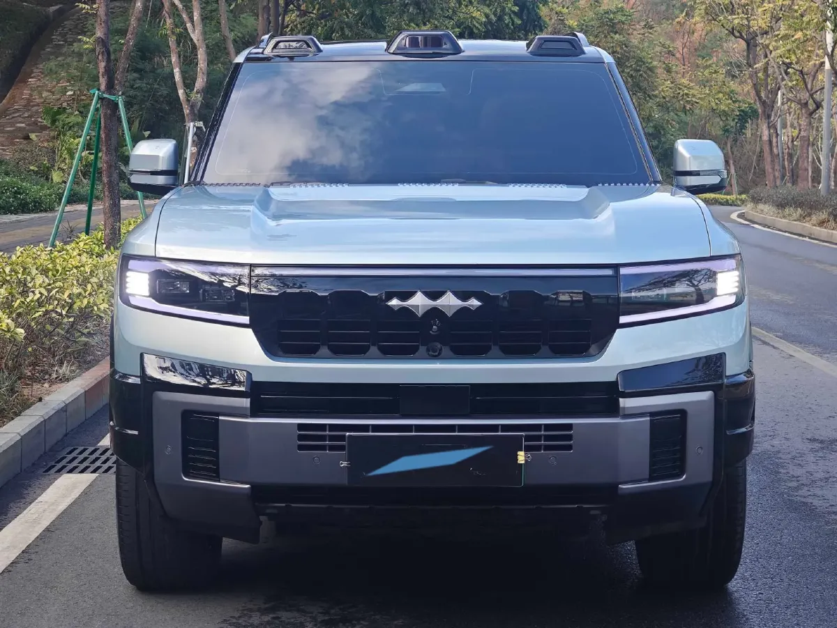 2025 FangChengBao Bao 8 2.0T 245HP L4 E-CVT PHEV 36.8KWH,autocango,china used car exporter,china ev exporter,chinese used car exporter,chinese used ev exporter