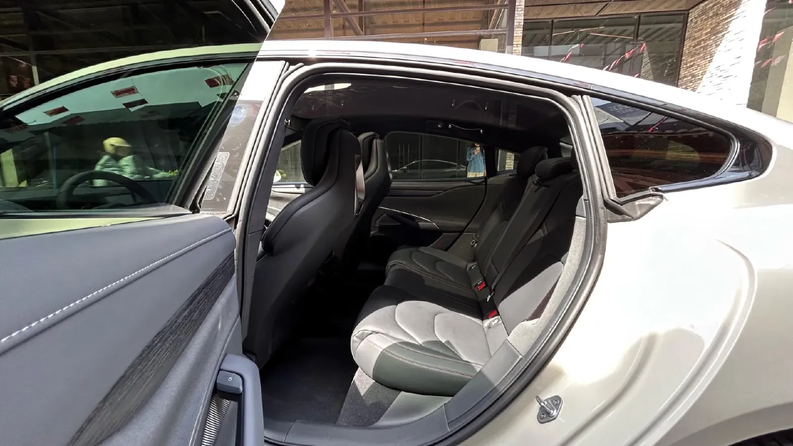 2024 MI SU7 BEV 101KWH,autocango,china used car exporter,china ev exporter,chinese used car exporter,chinese used ev exporter