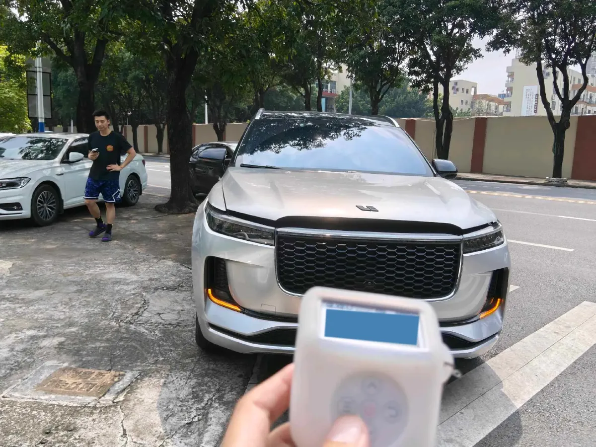 2020 Li ONE Range Extended 131HP REEV 40.5KWH,autocango,china used car exporter,china ev exporter,chinese used car exporter,chinese used ev exporter