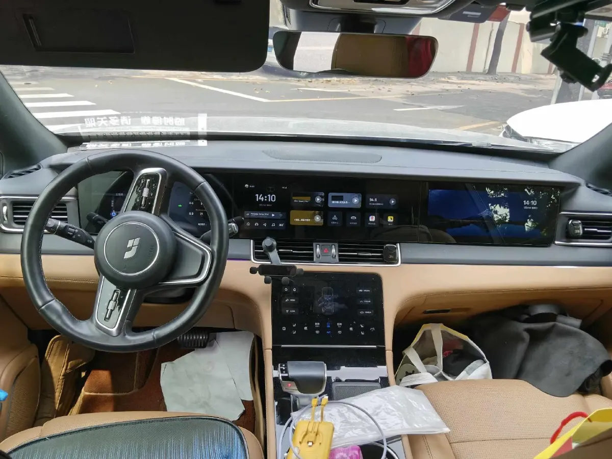 2020 Li ONE Range Extended 131HP REEV 40.5KWH,autocango,china used car exporter,china ev exporter,chinese used car exporter,chinese used ev exporter