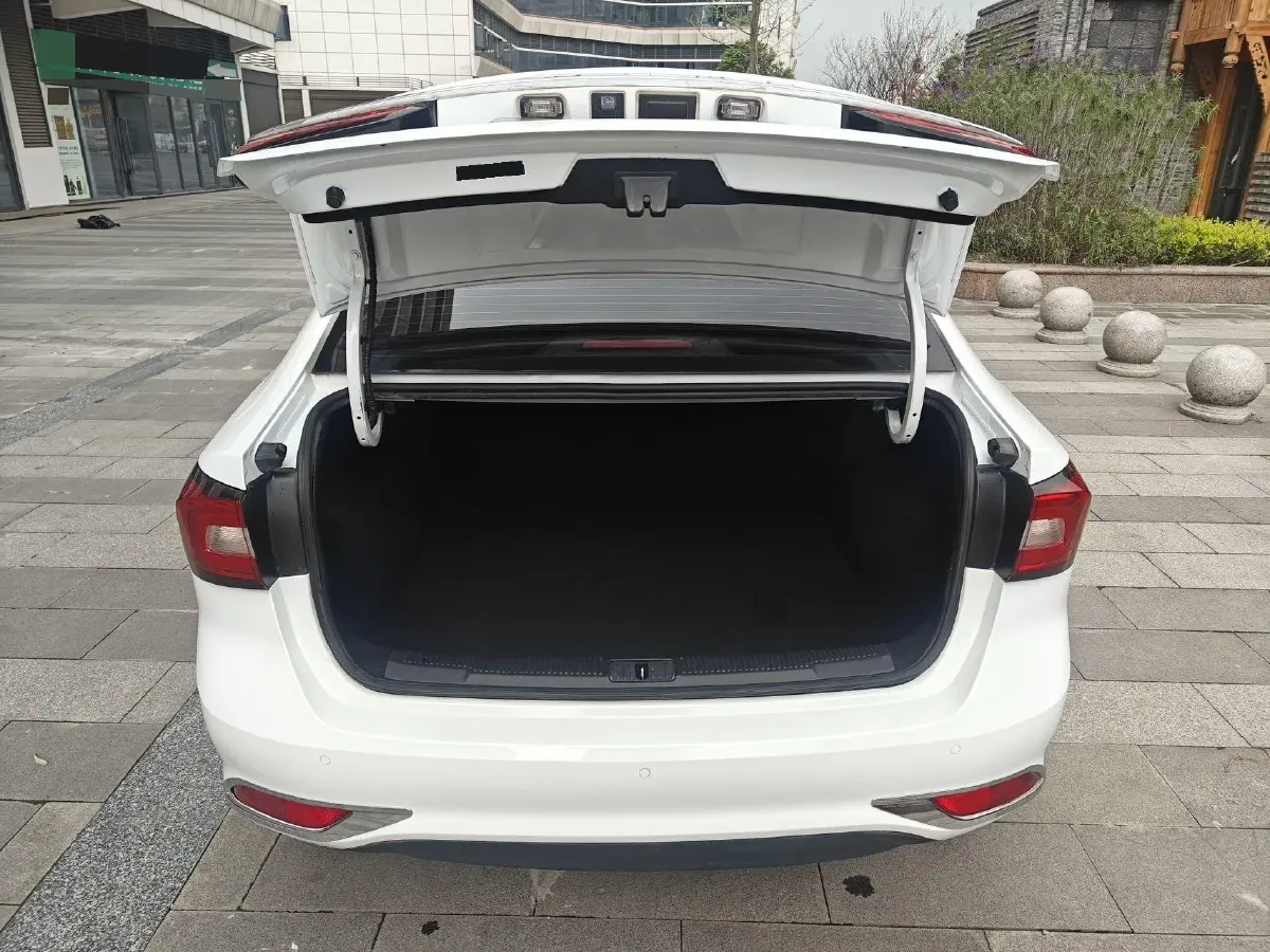 2019 Roewe i5 1.5L 120HP L4 CVT,autocango,china used car exporter,china ev exporter,chinese used car exporter,chinese used ev exporter