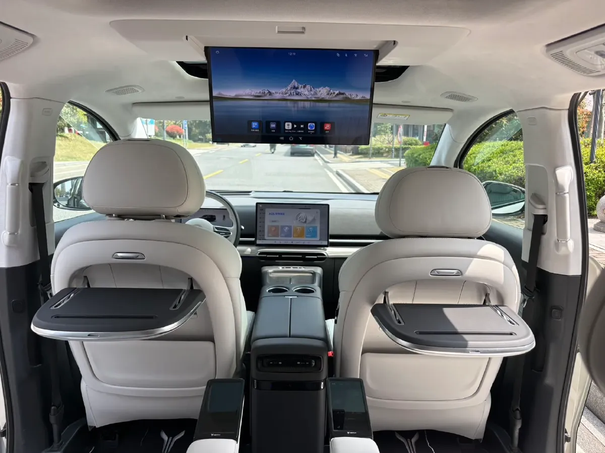 2025 Voyah Dream 1.5T 150HP L4 PHEV 41.7KWH,autocango,china used car exporter,china ev exporter,chinese used car exporter,chinese used ev exporter