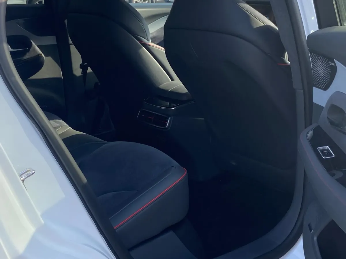 2022 ARCFOX αS BEV 74.5KWH,autocango,china used car exporter,china ev exporter,chinese used car exporter,chinese used ev exporter