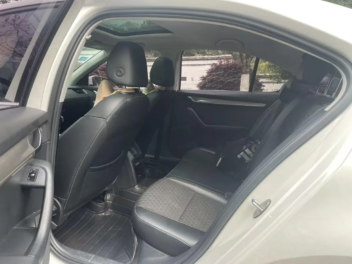 2018 Skoda Octavia 1.2T 116HP L4 7DCT,autocango,china used car exporter,china ev exporter,chinese used car exporter,chinese used ev exporter