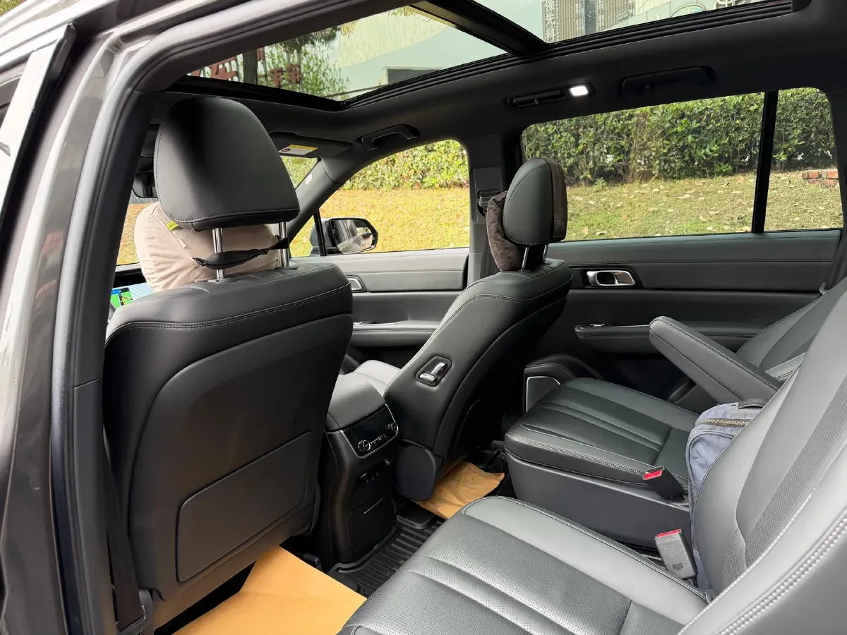 2020 Li ONE Range Extended 131HP REEV 40.5KWH,autocango,china used car exporter,china ev exporter,chinese used car exporter,chinese used ev exporter