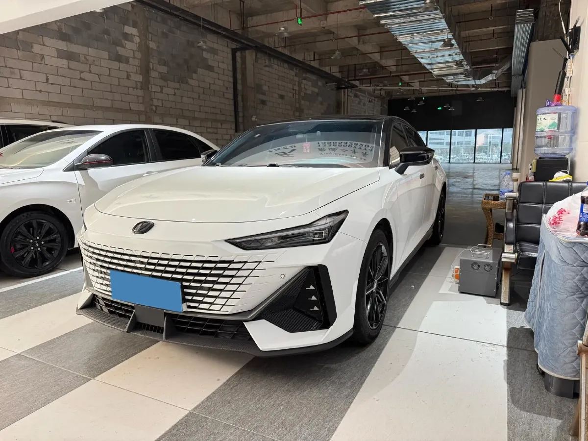 2022 ChangAn UNI-V 1.5T 188HP L4 7DCT,autocango,china used car exporter,china ev exporter,chinese used car exporter,chinese used ev exporter