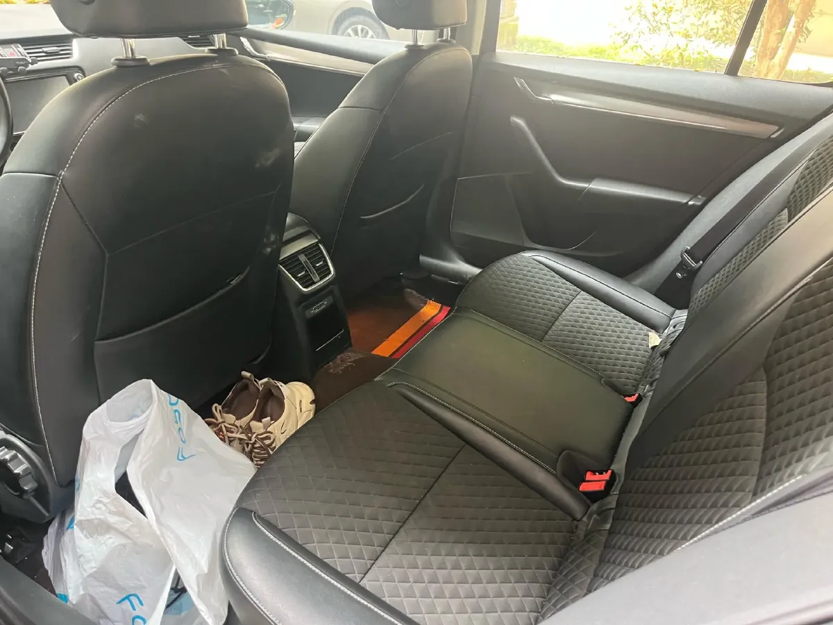 2018 Skoda Octavia 1.6L 110HP L4 6AT,autocango,china used car exporter,china ev exporter,chinese used car exporter,chinese used ev exporter