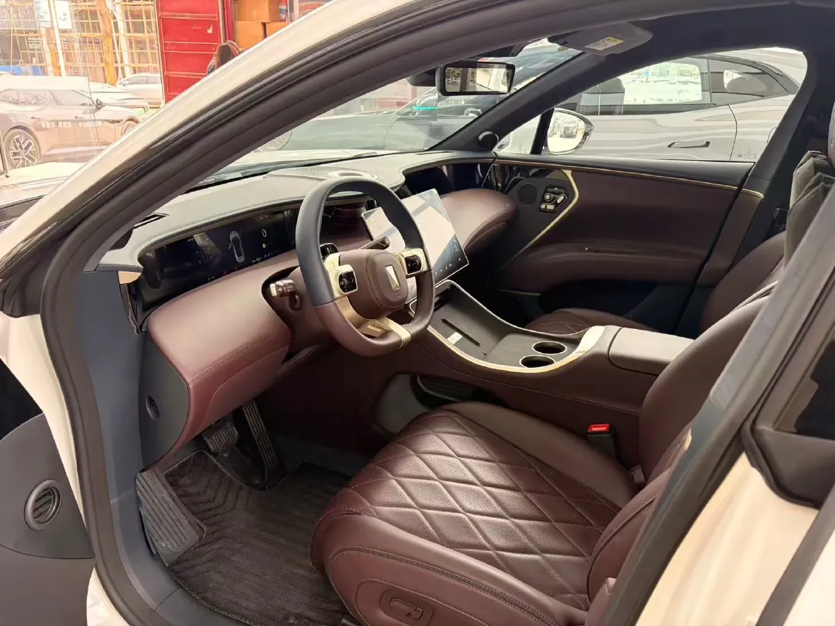 2025 Avatr 11 1.5T 156HP L4 REEV,autocango,china used car exporter,china ev exporter,chinese used car exporter,chinese used ev exporter