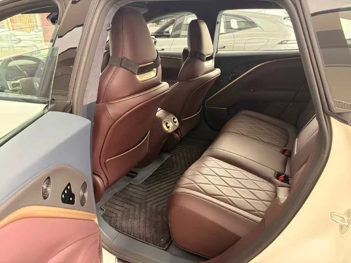 2025 Avatr 11 1.5T 156HP L4 REEV,autocango,china used car exporter,china ev exporter,chinese used car exporter,chinese used ev exporter