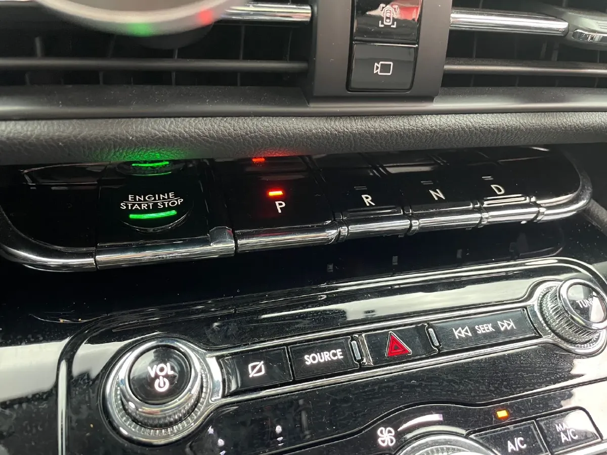 2021 Lincoln Corsair 2.0T 245HP L4 8AT,autocango,china used car exporter,china ev exporter,chinese used car exporter,chinese used ev exporter