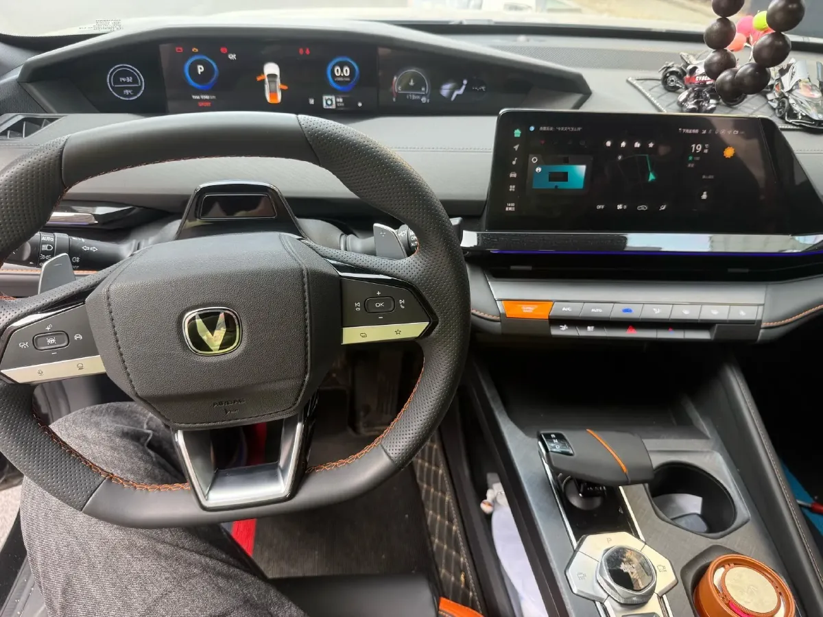 2023 ChangAn UNI-V 1.5T 188HP L4 7DCT,autocango,china used car exporter,china ev exporter,chinese used car exporter,chinese used ev exporter