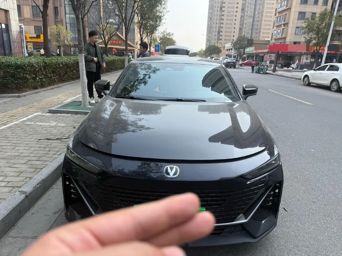 2023 ChangAn UNI-V 1.5T 188HP L4 7DCT,autocango,china used car exporter,china ev exporter,chinese used car exporter,chinese used ev exporter