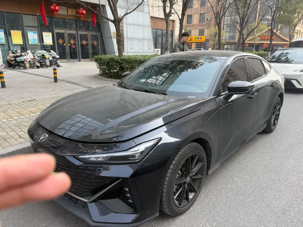 2023 ChangAn UNI-V 1.5T 188HP L4 7DCT,autocango,china used car exporter,china ev exporter,chinese used car exporter,chinese used ev exporter