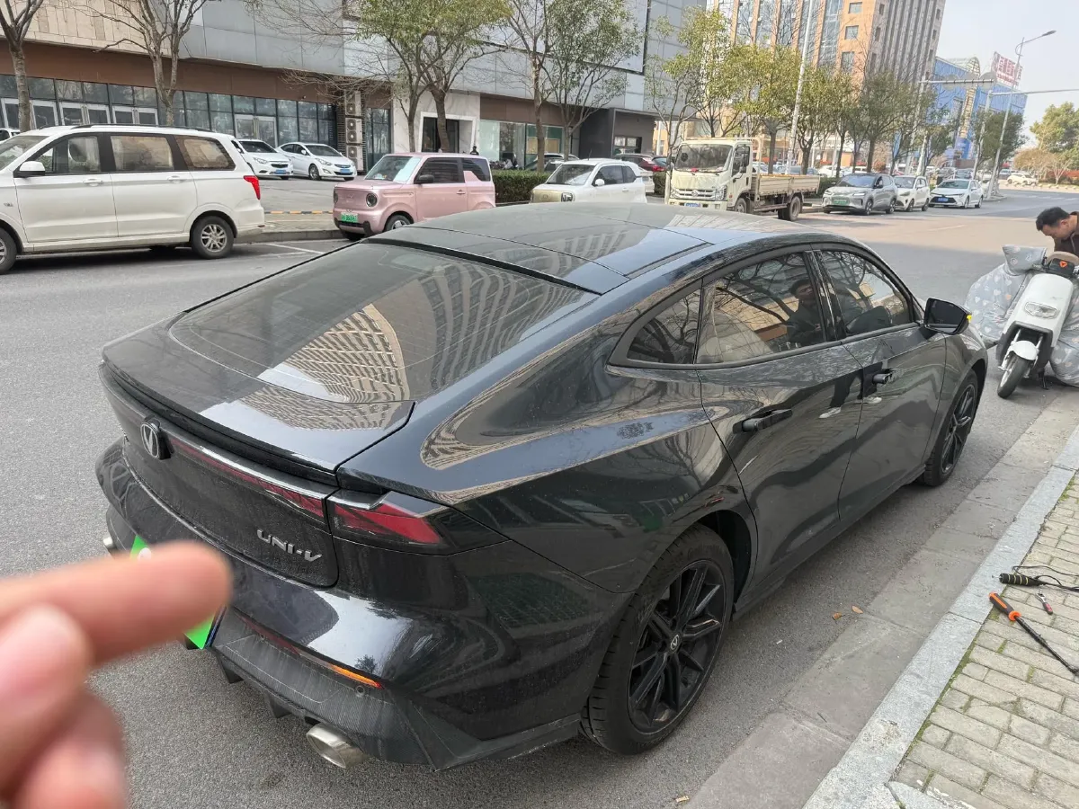 2023 ChangAn UNI-V 1.5T 188HP L4 7DCT,autocango,china used car exporter,china ev exporter,chinese used car exporter,chinese used ev exporter