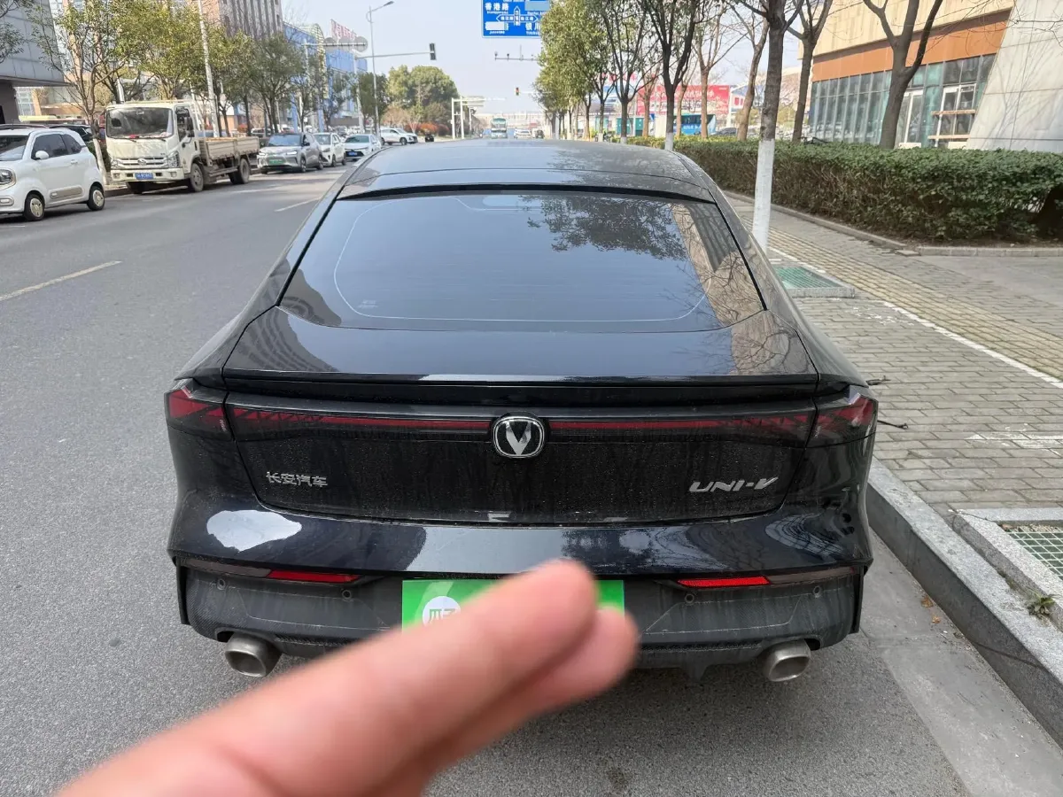 2023 ChangAn UNI-V 1.5T 188HP L4 7DCT,autocango,china used car exporter,china ev exporter,chinese used car exporter,chinese used ev exporter