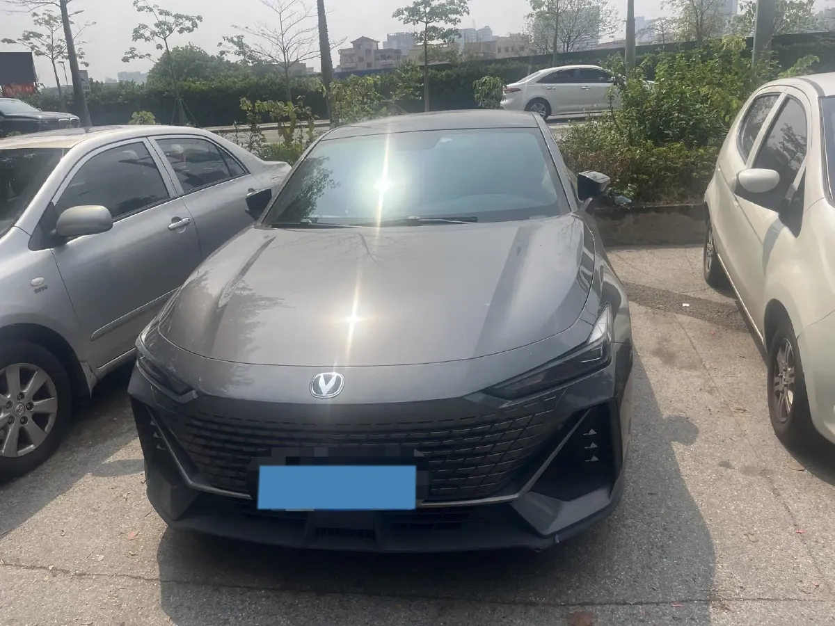 2022 ChangAn UNI-V 1.5T 188HP L4 7DCT,autocango,china used car exporter,china ev exporter,chinese used car exporter,chinese used ev exporter