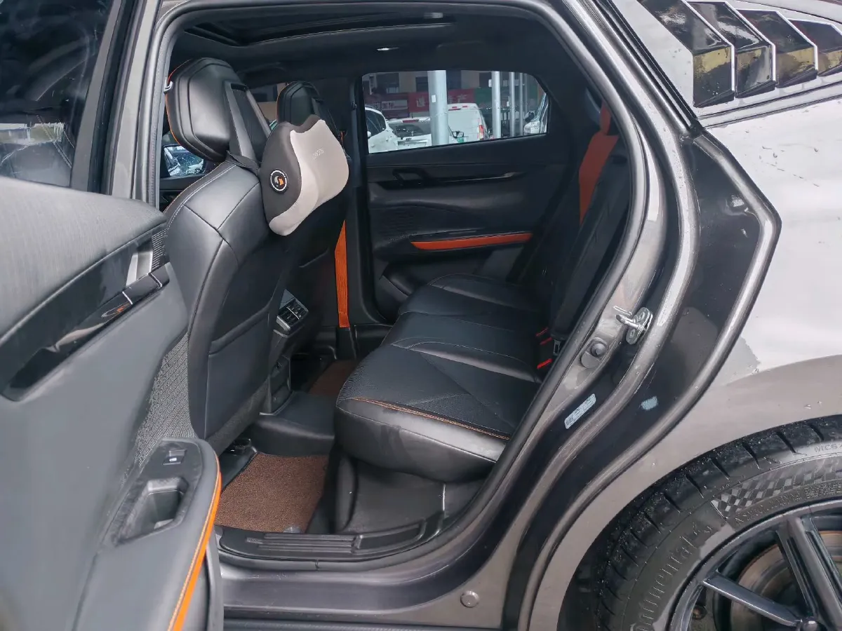 2022 ChangAn UNI-V 1.5T 188HP L4 7DCT,autocango,china used car exporter,china ev exporter,chinese used car exporter,chinese used ev exporter