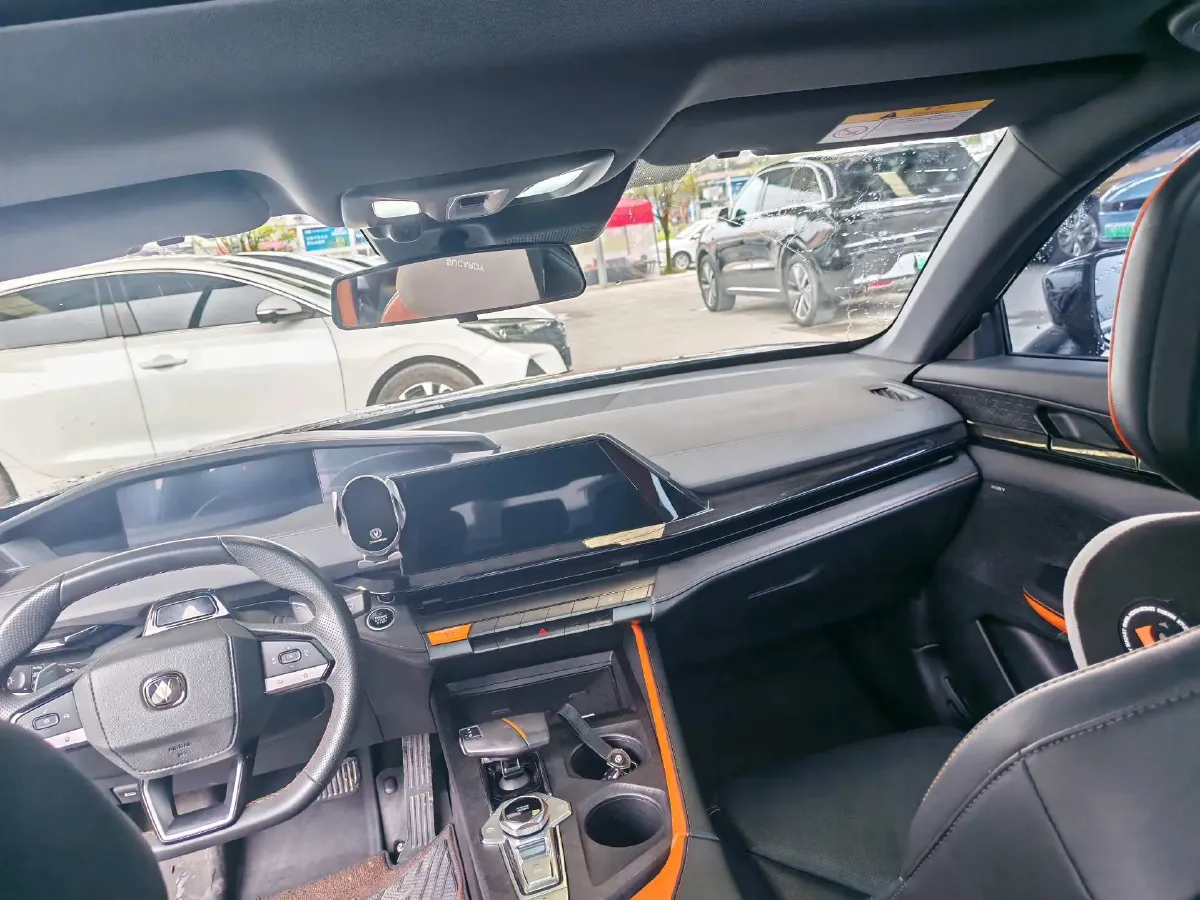 2022 ChangAn UNI-V 1.5T 188HP L4 7DCT,autocango,china used car exporter,china ev exporter,chinese used car exporter,chinese used ev exporter