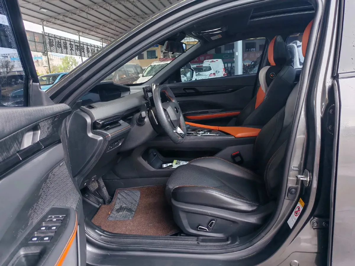 2022 ChangAn UNI-V 1.5T 188HP L4 7DCT,autocango,china used car exporter,china ev exporter,chinese used car exporter,chinese used ev exporter