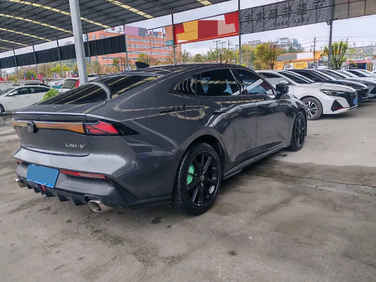 2022 ChangAn UNI-V 1.5T 188HP L4 7DCT,autocango,china used car exporter,china ev exporter,chinese used car exporter,chinese used ev exporter