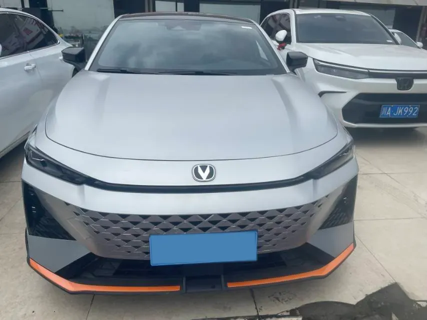 2024 ChangAn UNI-V 1.5T 188HP L4 7DCT,autocango,china used car exporter,china ev exporter,chinese used car exporter,chinese used ev exporter
