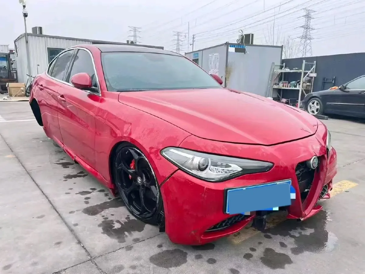 2018 Alfa Romeo Giulia 2.0T 200HP L4 8AT,autocango,china used car exporter,china ev exporter,chinese used car exporter,chinese used ev exporter