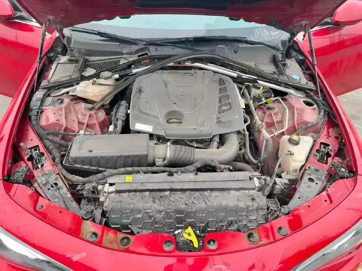 2018 Alfa Romeo Giulia 2.0T 200HP L4 8AT,autocango,china used car exporter,china ev exporter,chinese used car exporter,chinese used ev exporter