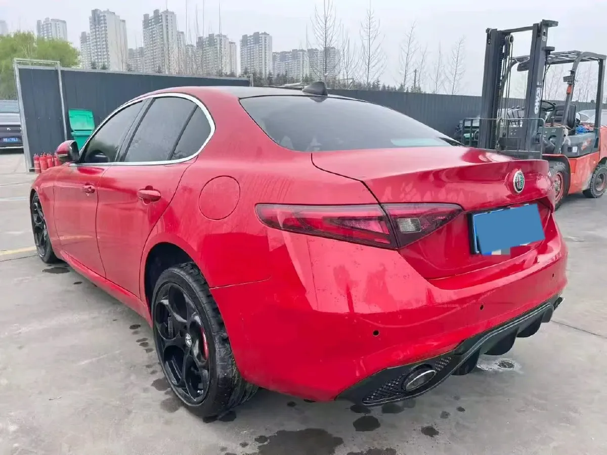 2018 Alfa Romeo Giulia 2.0T 200HP L4 8AT,autocango,china used car exporter,china ev exporter,chinese used car exporter,chinese used ev exporter