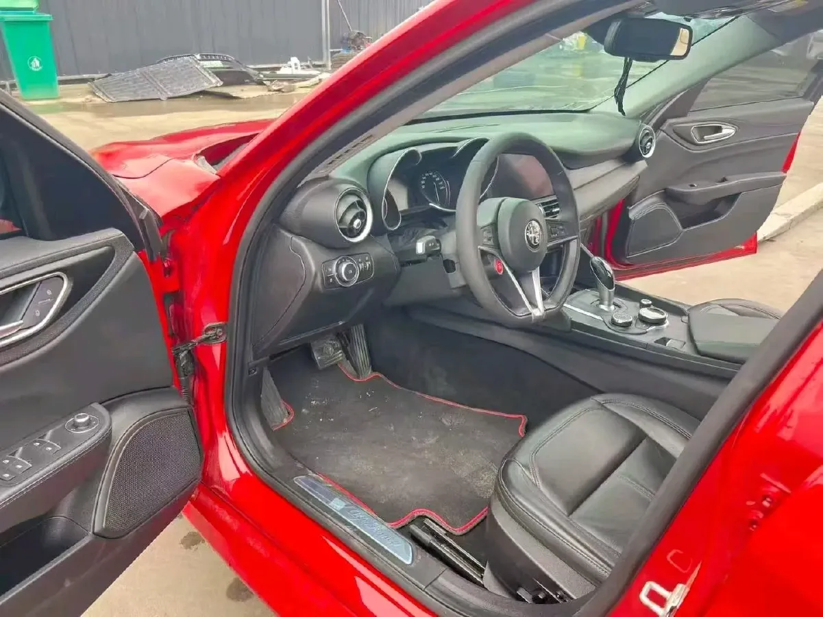 2018 Alfa Romeo Giulia 2.0T 200HP L4 8AT,autocango,china used car exporter,china ev exporter,chinese used car exporter,chinese used ev exporter