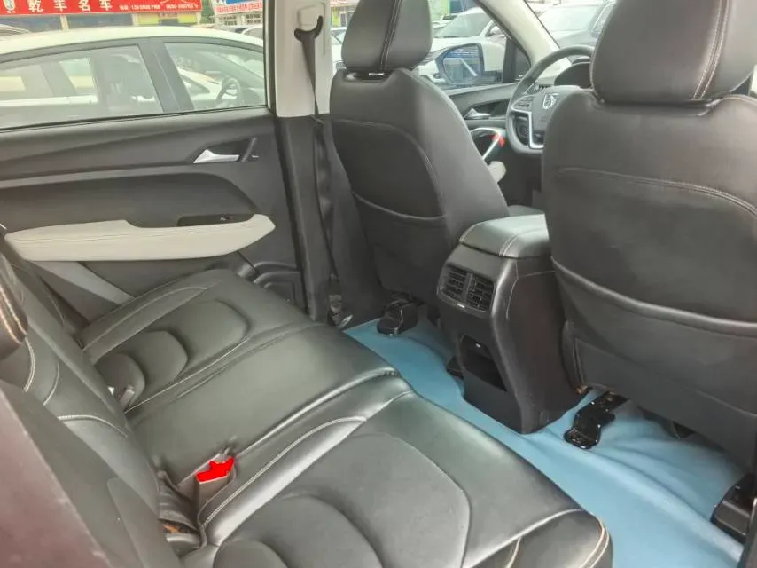 2019 BaoJun 530 1.5T 151HP L4 CVT,autocango,china used car exporter,china ev exporter,chinese used car exporter,chinese used ev exporter