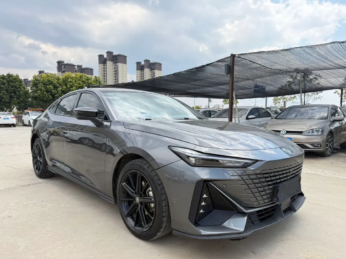 2022 ChangAn UNI-V 1.5T 188HP L4 7DCT,autocango,china used car exporter,china ev exporter,chinese used car exporter,chinese used ev exporter