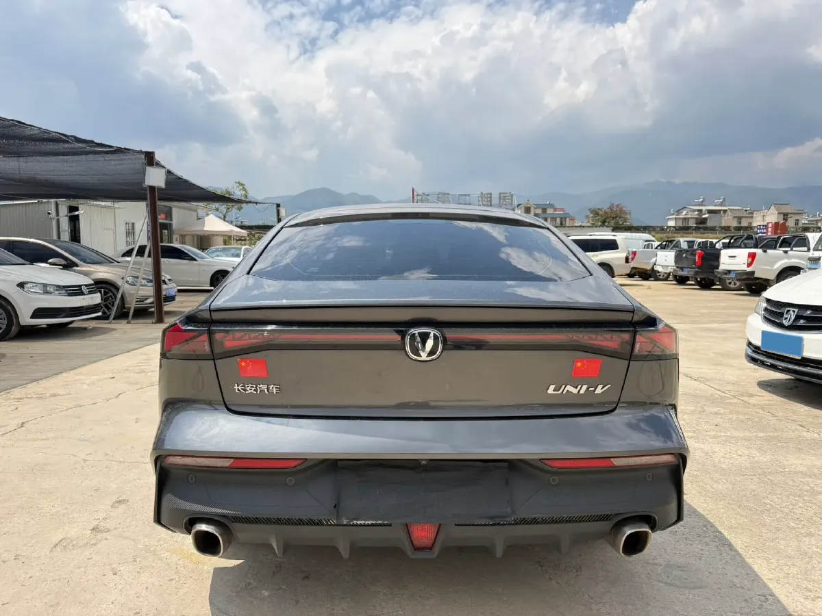 2022 ChangAn UNI-V 1.5T 188HP L4 7DCT,autocango,china used car exporter,china ev exporter,chinese used car exporter,chinese used ev exporter