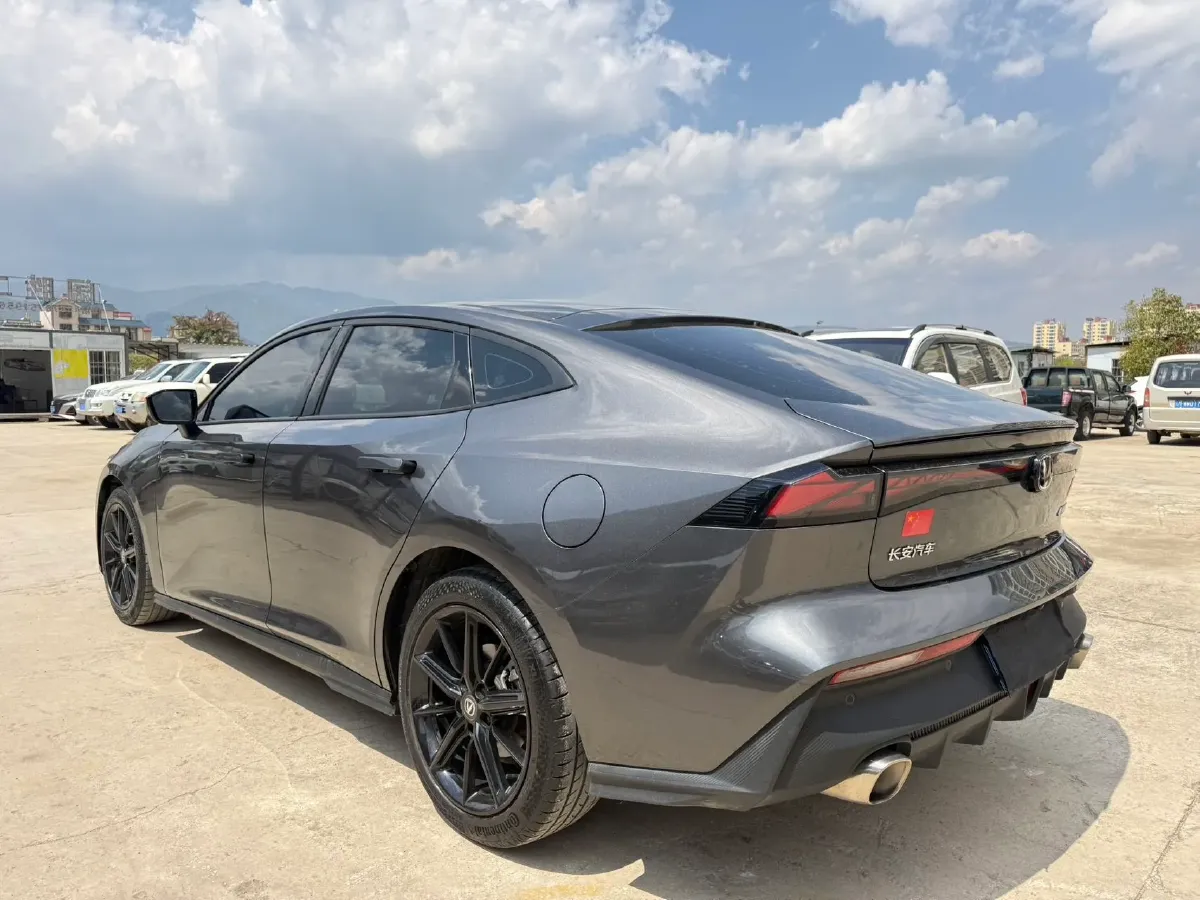 2022 ChangAn UNI-V 1.5T 188HP L4 7DCT,autocango,china used car exporter,china ev exporter,chinese used car exporter,chinese used ev exporter