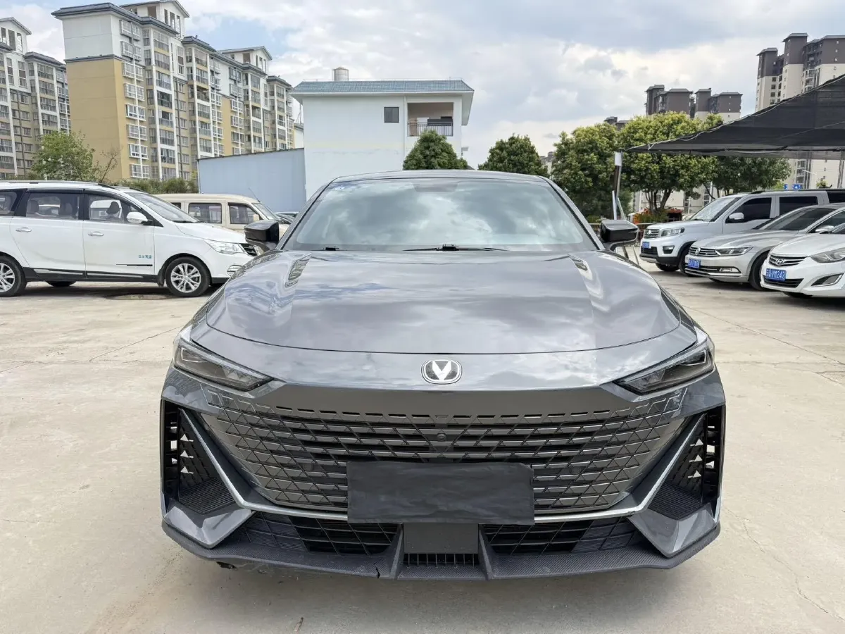 2022 ChangAn UNI-V 1.5T 188HP L4 7DCT,autocango,china used car exporter,china ev exporter,chinese used car exporter,chinese used ev exporter