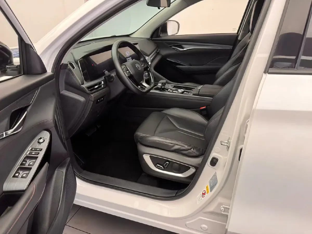 2022 ChangAn CS75 Plus 2.0T 233HP L4 8AT,autocango,china used car exporter,china ev exporter,chinese used car exporter,chinese used ev exporter