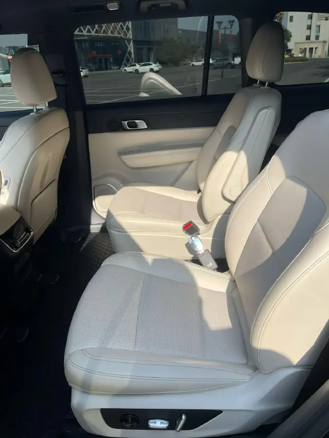 2021 Li ONE Range Extended 131HP REEV 40.5KWH,autocango,china used car exporter,china ev exporter,chinese used car exporter,chinese used ev exporter