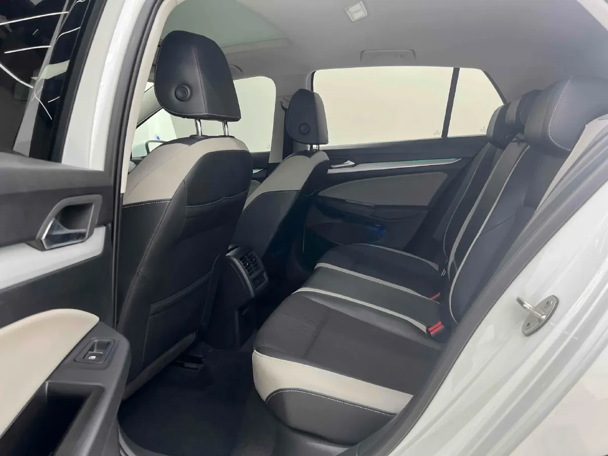 2023 Volkswagen Golf 1.4T 150HP L4 7DCT,autocango,china used car exporter,china ev exporter,chinese used car exporter,chinese used ev exporter