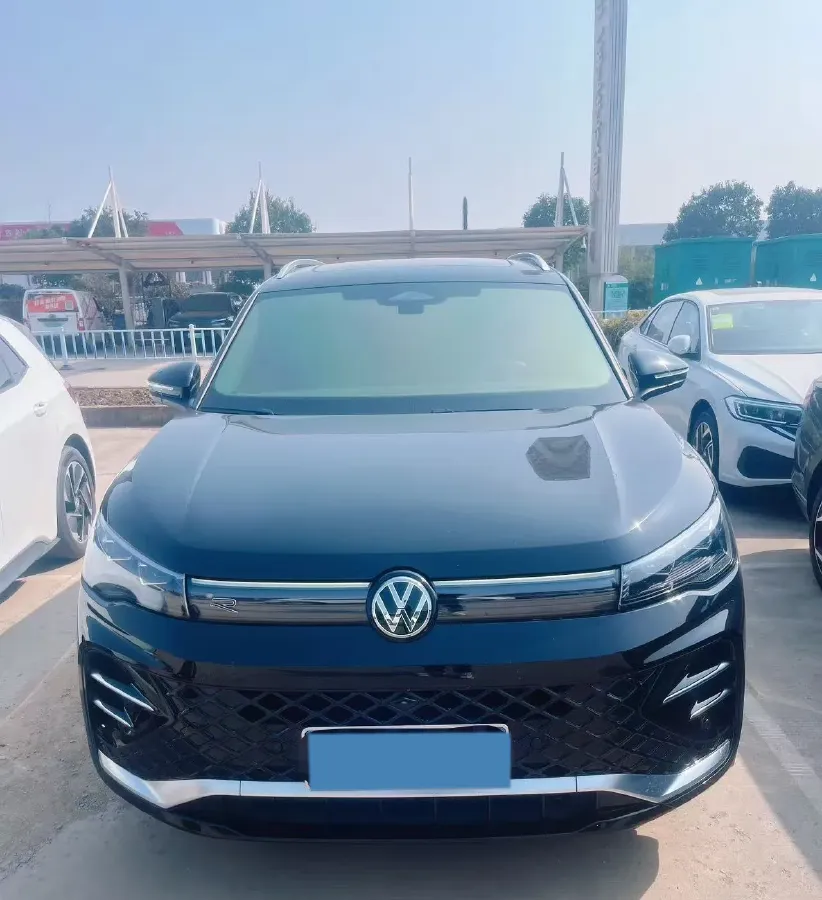 2024 Volkswagen Tiguan L 2.0T 186HP L4 7DCT,autocango,china used car exporter,china ev exporter,chinese used car exporter,chinese used ev exporter