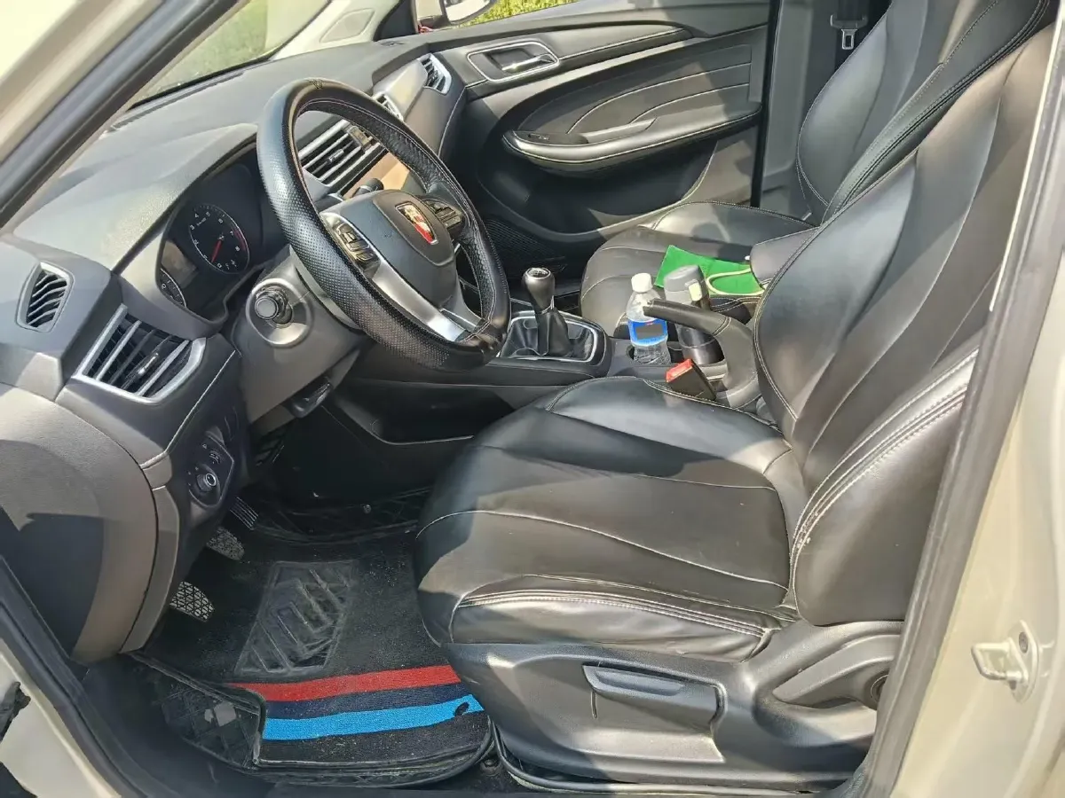 2020 Roewe i5 1.5L 120HP L4 5MT,autocango,china used car exporter,china ev exporter,chinese used car exporter,chinese used ev exporter