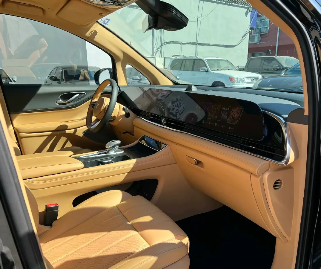 2024 Voyah Dream 1.5T 150HP L4 PHEV 43KWH,autocango,china used car exporter,china ev exporter,chinese used car exporter,chinese used ev exporter