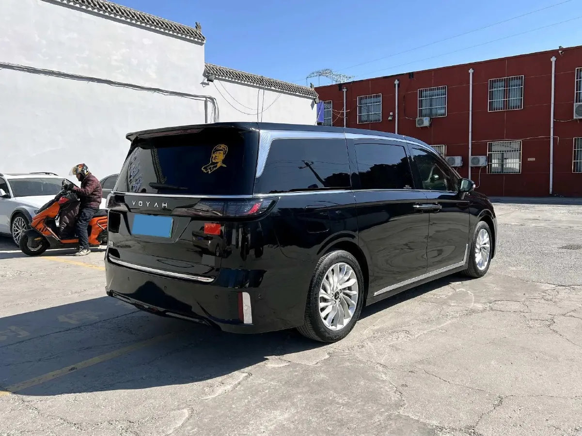 2024 Voyah Dream 1.5T 150HP L4 PHEV 43KWH,autocango,china used car exporter,china ev exporter,chinese used car exporter,chinese used ev exporter