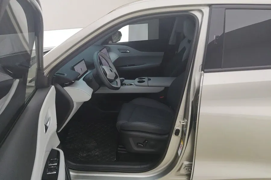 2024 ChangAn UNI-Z 1.5L 98HP L4 E-CVT PHEV 18.4KWH,autocango,china used car exporter,china ev exporter,chinese used car exporter,chinese used ev exporter