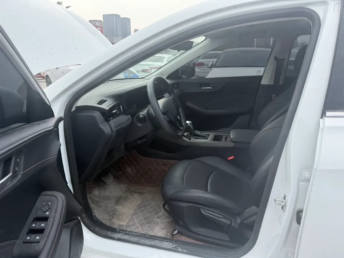 2023 Roewe i5 1.5L 129HP L4 CVT,autocango,china used car exporter,china ev exporter,chinese used car exporter,chinese used ev exporter