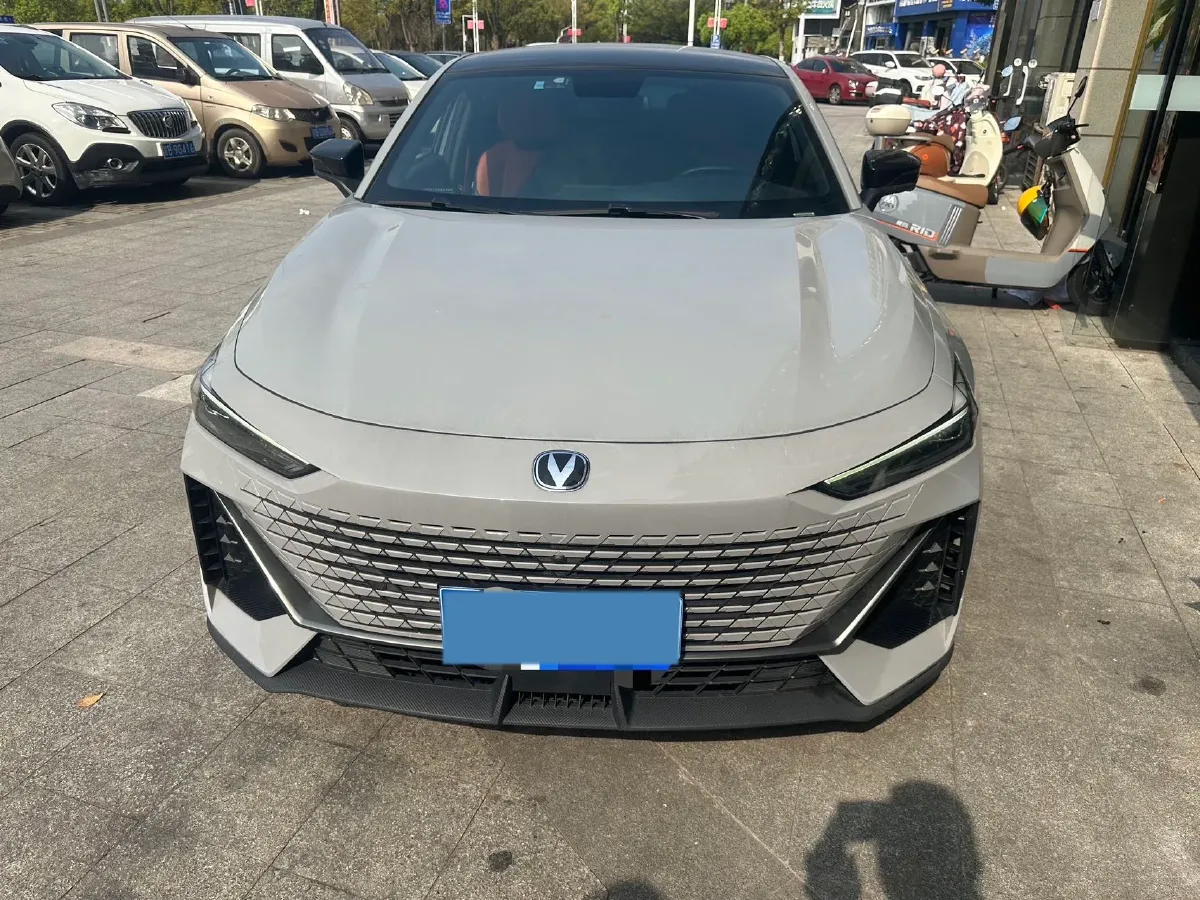 2022 ChangAn UNI-V 1.5T 188HP L4 7DCT,autocango,china used car exporter,china ev exporter,chinese used car exporter,chinese used ev exporter