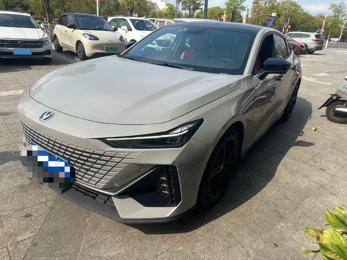 2022 ChangAn UNI-V 1.5T 188HP L4 7DCT,autocango,china used car exporter,china ev exporter,chinese used car exporter,chinese used ev exporter